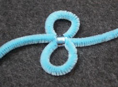 step by step instructions to make flowers from pipecleaners